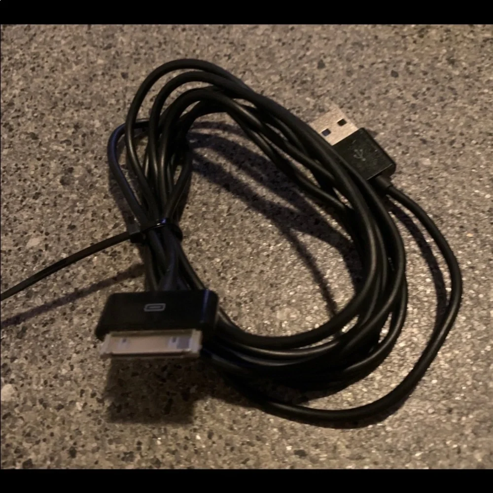 Black Sync & Charging Cable for iPhone. 30 Pin to USB Cable